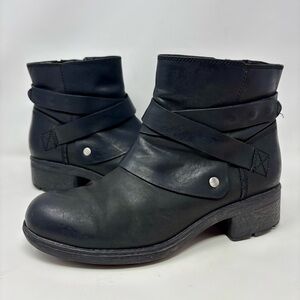 Clarks Mansi Calla Boots Black Leather Ankle Bootie Side Zip Moto Women’s 9.5